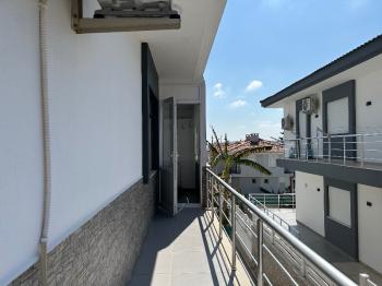 Çeşme Alaçatı’da Satılık 5+2 Havuzlu Turizm Konaklama Belgesine sahip Tripleks Villa 