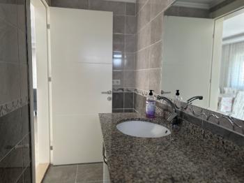 Çeşme Alaçatı’da Satılık 5+2 Havuzlu Turizm Konaklama Belgesine sahip Tripleks Villa 