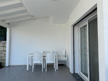 Çeşme Alaçatı’da Satılık 5+2 Havuzlu Turizm Konaklama Belgesine sahip Tripleks Villa 