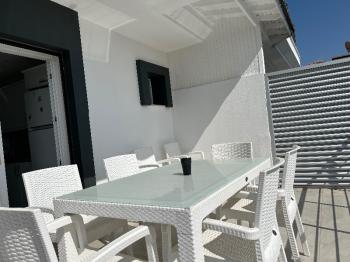 Çeşme Alaçatı’da Satılık 5+2 Havuzlu Turizm Konaklama Belgesine sahip Tripleks Villa 