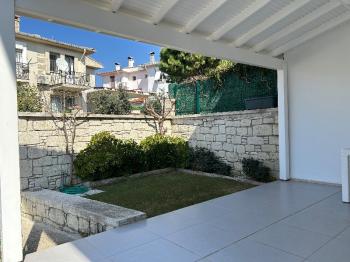 Çeşme Alaçatı’da Satılık 5+2 Havuzlu Turizm Konaklama Belgesine sahip Tripleks Villa 