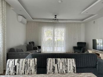 Çeşme Alaçatı’da Satılık 5+2 Havuzlu Turizm Konaklama Belgesine sahip Tripleks Villa 