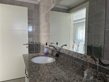 Çeşme Alaçatı’da Satılık 5+2 Havuzlu Turizm Konaklama Belgesine sahip Tripleks Villa 