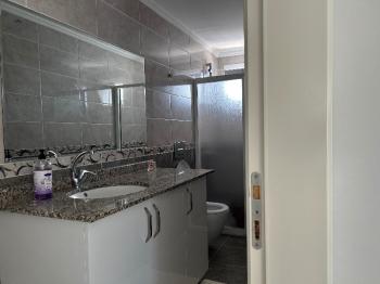 Çeşme Alaçatı’da Satılık 5+2 Havuzlu Turizm Konaklama Belgesine sahip Tripleks Villa 