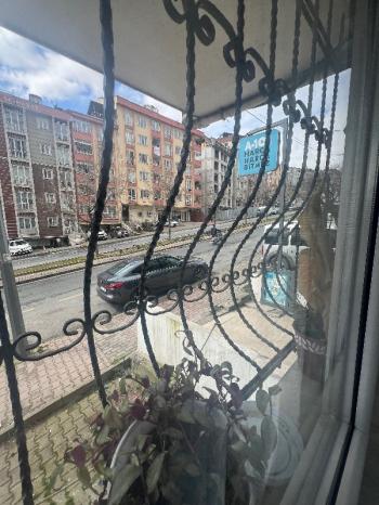 Ferman Caddesi’nde Geniş 2 + 1 Satılık Daire