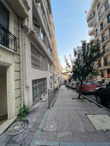 HÜSREV GEREDE CADDESİNDE 60m2 DEPOLU DÜKKAN MAĞAZA