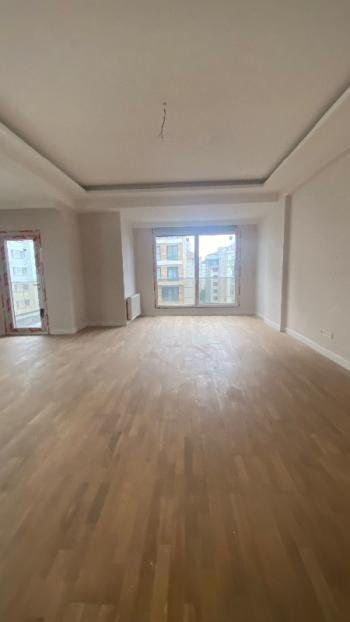 Caddebostan İskele Sokak’ta satılık 3+1