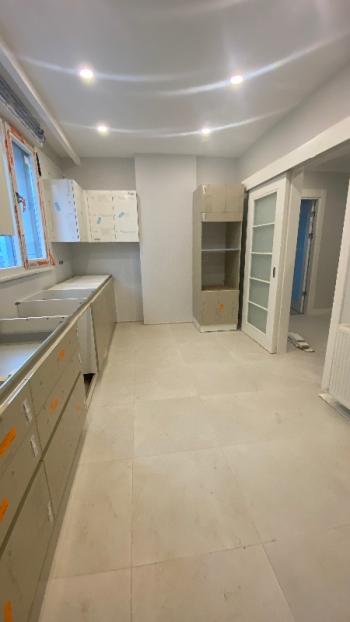 Caddebostan İskele Sokak’ta satılık 3+1