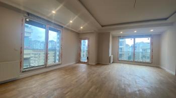 Caddebostan İskele Sokak’ta satılık 3+1