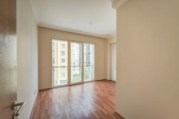 Zümrüt Konutları Sitesi Aydınlık, Geniş, Boyalı, 3+1 Satılık Daire