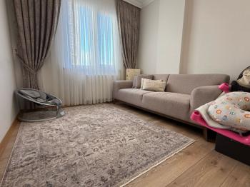 SABİHA GÖKÇENE YAKIN KONUMDA İÇİ YAPILI K.MUTFAKLI ARA KAT 2+1