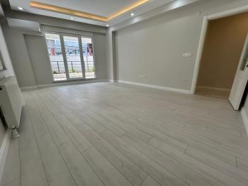 ALTINTEPE'DE BAHÇE KULLANIMLI, EBV BANYO, KAPALI MUTFAKLI 3+1