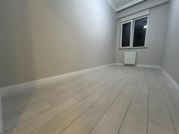 ALTINTEPE'DE BAHÇE KULLANIMLI, EBV BANYO, KAPALI MUTFAKLI 3+1