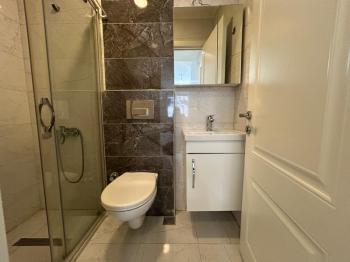 ALTINTEPE'DE BAHÇE KULLANIMLI, EBV BANYO, KAPALI MUTFAKLI 3+1