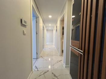 ALTINTEPE'DE BAHÇE KULLANIMLI, EBV BANYO, KAPALI MUTFAKLI 3+1
