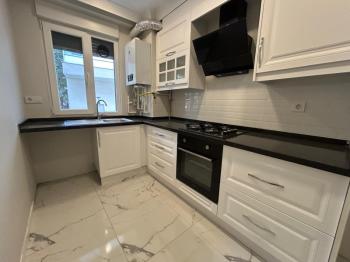 ALTINTEPE'DE BAHÇE KULLANIMLI, EBV BANYO, KAPALI MUTFAKLI 3+1