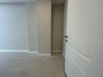 ALTINTEPE'DE BAHÇE KULLANIMLI, EBV BANYO, KAPALI MUTFAKLI 3+1