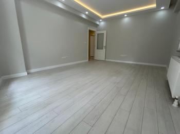 ALTINTEPE'DE BAHÇE KULLANIMLI, EBV BANYO, KAPALI MUTFAKLI 3+1