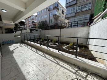 ALTINTEPE'DE BAHÇE KULLANIMLI, EBV BANYO, KAPALI MUTFAKLI 3+1