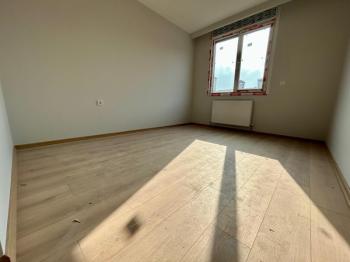 MARMARAYA 2 DK YÜRÜME MESAFESİNDE BALKONLU ARA KAT SIFIR 2+1