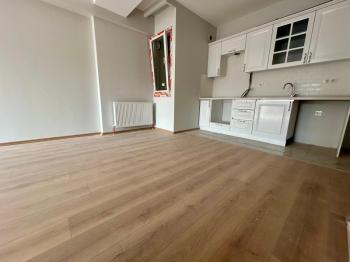 MARMARAYA 2 DK YÜRÜME MESAFESİNDE BALKONLU ARA KAT SIFIR 2+1