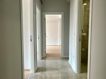 MARMARAYA 2 DK YÜRÜME MESAFESİNDE BALKONLU ARA KAT SIFIR 2+1