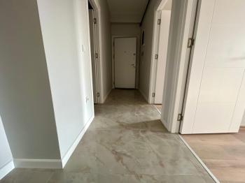 MARMARAYA 2 DK YÜRÜME MESAFESİNDE BALKONLU ARA KAT SIFIR 2+1