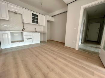 MARMARAYA 2 DK YÜRÜME MESAFESİNDE BALKONLU ARA KAT SIFIR 2+1