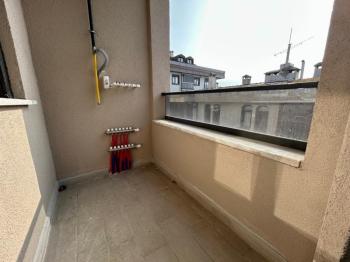 MARMARAYA 2 DK YÜRÜME MESAFESİNDE BALKONLU ARA KAT SIFIR 2+1