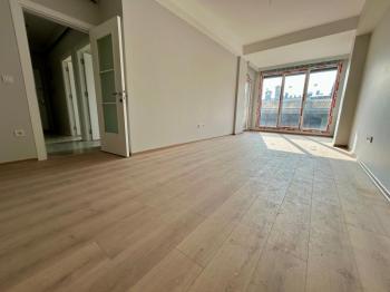MARMARAYA 2 DK YÜRÜME MESAFESİNDE BALKONLU ARA KAT SIFIR 2+1