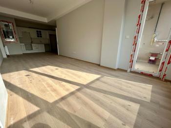 MARMARAYA 2 DK YÜRÜME MESAFESİNDE BALKONLU ARA KAT SIFIR 2+1