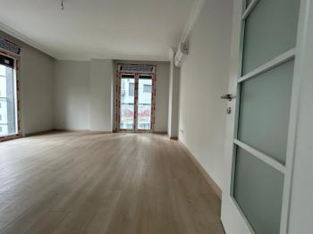KOZYATAĞI'NDA METROYA MİNİBÜSE ÇOK YAKIN SIFIR 2+1 LÜKS DAİRE