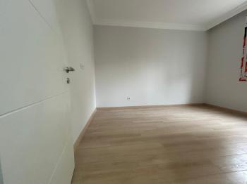KOZYATAĞI'NDA METROYA MİNİBÜSE ÇOK YAKIN SIFIR 2+1 LÜKS DAİRE