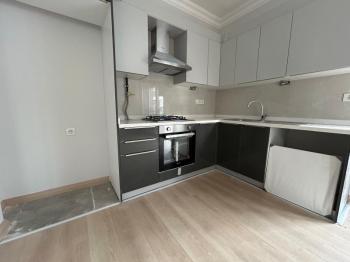 KOZYATAĞI'NDA METROYA MİNİBÜSE ÇOK YAKIN SIFIR 2+1 LÜKS DAİRE