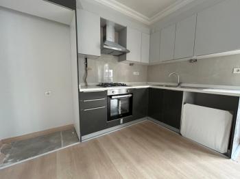 KOZYATAĞI'NDA METROYA MİNİBÜSE ÇOK YAKIN SIFIR 2+1 LÜKS DAİRE