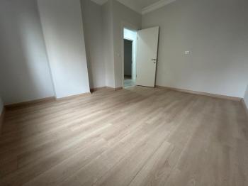 KOZYATAĞI'NDA METROYA MİNİBÜSE ÇOK YAKIN SIFIR 2+1 LÜKS DAİRE