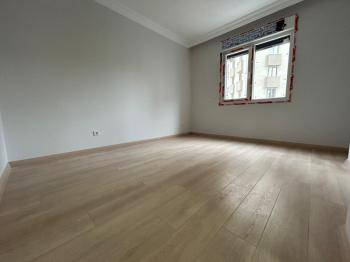 KOZYATAĞI'NDA METROYA MİNİBÜSE ÇOK YAKIN SIFIR 2+1 LÜKS DAİRE