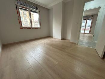 KOZYATAĞI'NDA METROYA MİNİBÜSE ÇOK YAKIN SIFIR 2+1 LÜKS DAİRE