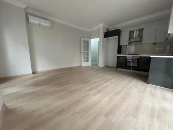 KOZYATAĞI'NDA METROYA MİNİBÜSE ÇOK YAKIN SIFIR 2+1 LÜKS DAİRE