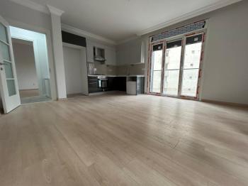 KOZYATAĞI'NDA METROYA MİNİBÜSE ÇOK YAKIN SIFIR 2+1 LÜKS DAİRE