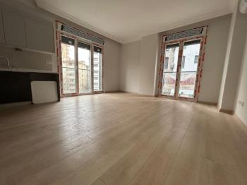 KOZYATAĞI'NDA METROYA MİNİBÜSE ÇOK YAKIN SIFIR 2+1 LÜKS DAİRE