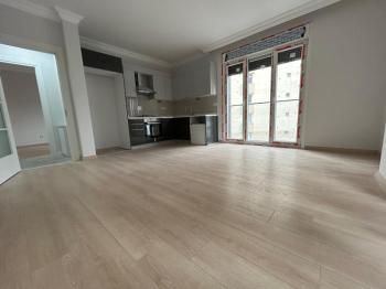 KOZYATAĞI'NDA METROYA MİNİBÜSE ÇOK YAKIN SIFIR 2+1 LÜKS DAİRE