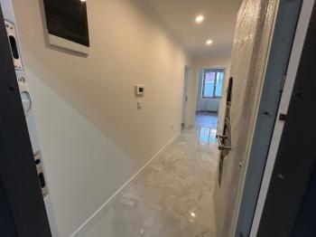 BOSTANCI SAHİLE KOMŞU KONUMDA K.OTOPARKLI ARA KAT SIFIR 3+1