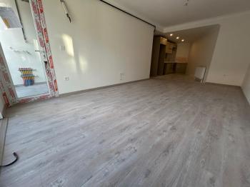BOSTANCI SAHİLE KOMŞU KONUMDA K.OTOPARKLI ARA KAT SIFIR 3+1