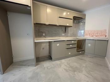 BOSTANCI SAHİLE KOMŞU KONUMDA K.OTOPARKLI ARA KAT SIFIR 3+1