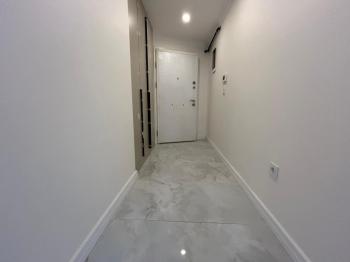 BOSTANCI SAHİLE KOMŞU KONUMDA K.OTOPARKLI ARA KAT SIFIR 3+1