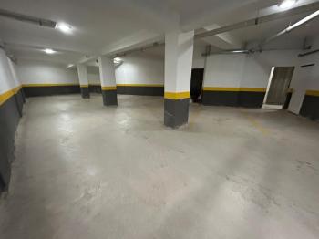 BOSTANCI SAHİLE KOMŞU KONUMDA K.OTOPARKLI ARA KAT SIFIR 3+1