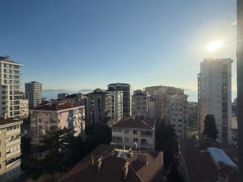 BOSTANCI SAHİLDE CADDEYE 5 DK DENİZ MANZARALI ULTRA LÜKS 3+1
