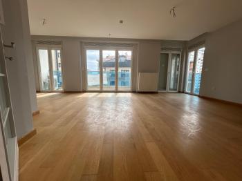 CADDEBOSTAN SAHİLDE EBV BANYOLU BALKONLU ÖN CEPHE 108 M² NET 3+1