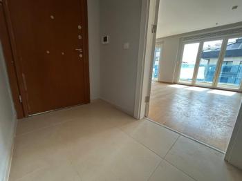 CADDEBOSTAN SAHİLDE EBV BANYOLU BALKONLU ÖN CEPHE 108 M² NET 3+1